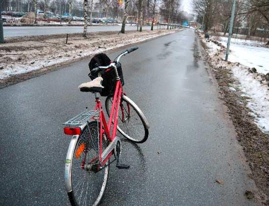 SFN 2016/0922 3 (4) Örebro har saltsop för de stora prioriterade cykelstråken. Halkrisk vid lägre temperaturer.