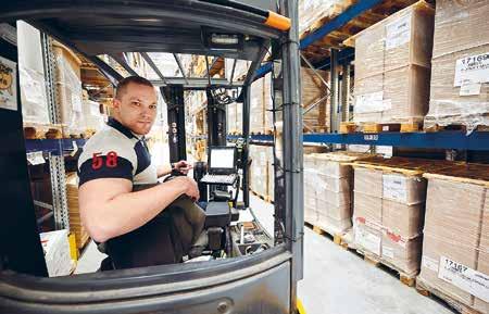 LOGISTIK RIIKKA MYLLYS Transportledare Godstransporter från Åland till Finland är mitt huvudsakliga arbetsområde.