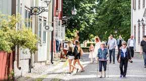 Wadköping en levande stadsdel där dåtid möter nutid Wadköping består av hus och gårdar som flyttats hit från centrala Örebro. Mitt i Wadköping löper stadsgatan med hus på båda sidorna.