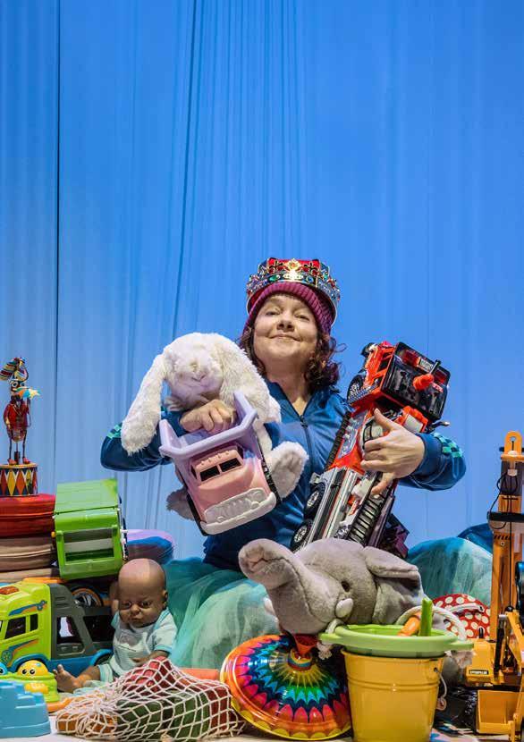 Den lille girige Unga Dramaten Cirka 30 minuter En komedi för de allra yngsta där treårige Harpagon och jämnåriga Marianne tar strid om varandras leksaker.