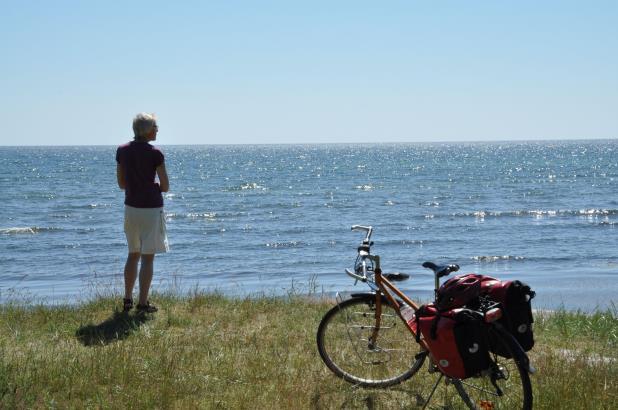 Följ sedan Kattegattleden över Hallandsåsen (eller välj den gamla riksvägen som inte är så brant på sydsidan). Hela vägen är skyltad som regional cykelled. Simrishamn.