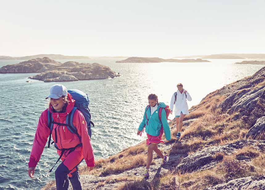 aldrig annars når. Runt varje krök dyker nya platser upp, charmiga små skärgårdssamhällen, småbåtshamnar, sjöbodar och restauranger.