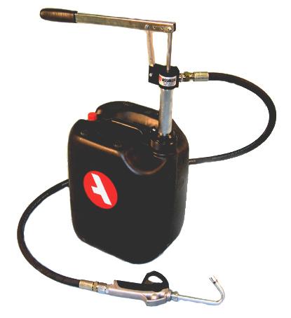 nr: 200030 Mobile oil unit, with hand pump, for 1/4- drum. Including: Hand pump with drum bung fitting 1.5 m hose Dispensing valve 45 elbow spout Cart for 1/4-drum Height: 1,050 mm 18 kg (excl.