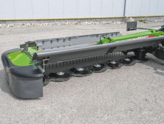 TurboLift-systemet på TLX erbjuder ett unikt flytande skär. Perfekt kraftfördelning Den enkla, linjära och lättskötta drivlinan riktar kraften via drivaxlarna dit den behövs, nämligen på klippbalken.