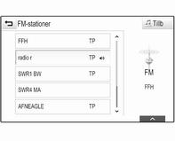 Peka på Frekvensinmatning-fältet och ange sedan önskad frekvens. Bekräfta inmatningen. Stationslistor I stationslistan kan du välja mellan alla radiostationer som går att ta emot i området.