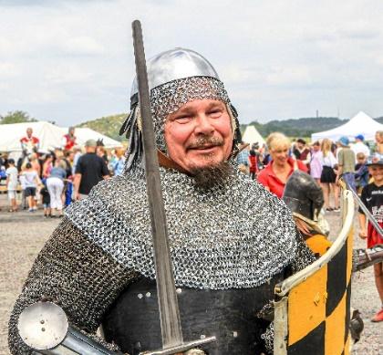 Compagnie Torpum Compagnie Torpum, är ett levande historiskt europeiskt kampkonstlag som visar duellfäktning efter medeltida manuskript samt levandegör linjestrid.