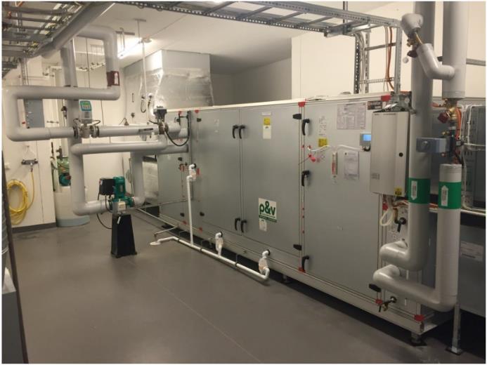 EFFEKTSNÅL GEO-FTX VENTILATION MED VÄRMEÅTERVINNING Sammanfattning Alla effektiva ventilationsaggregat typ FTX (Frånluft, Tilluft med värmeåtervinning genom växling) har problem med påfrysning i