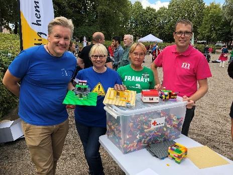 deltog i byggandet. Några av Gävles kommunalråd bidrog med varsitt hus.