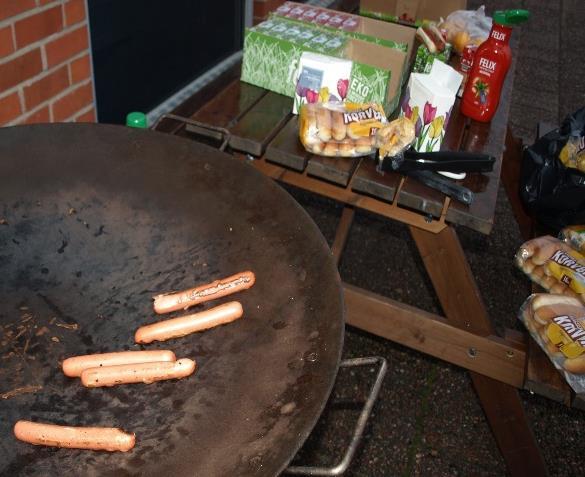 barnen fick naturligtvis en julklapp av tomten.