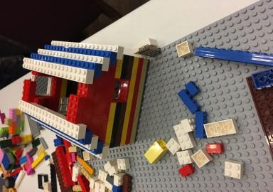 Delprojektet Lego i samarbete med Gavlegårdarna Under sportlovet var vi i Hemlingby och byggde