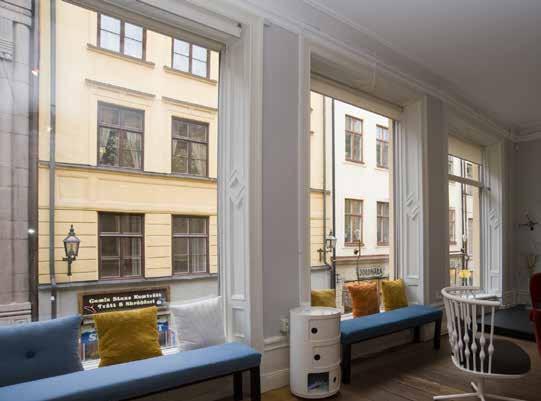 Tredje våningen innehöll ett kök och två kammare och på vinden fanns ytterligare en bakugn. Enligt mantalslängden 1760 bodde Holm i huset med fru, tre barn och en piga samt två lärgossar.