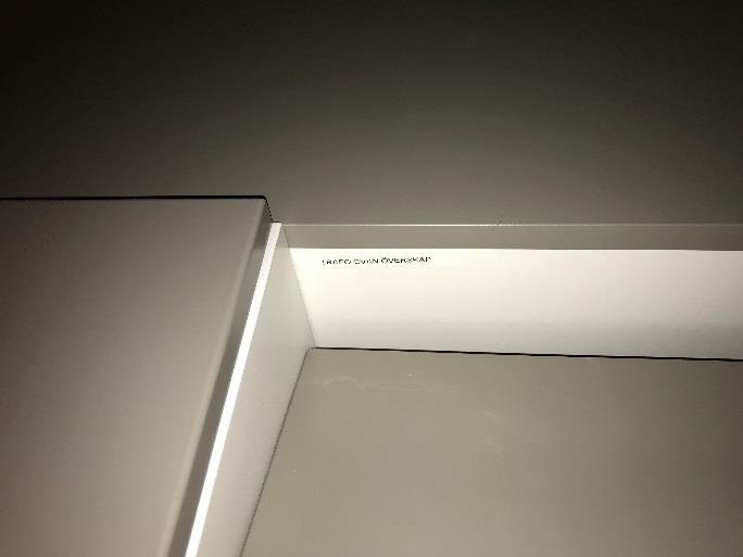 Ett råd är att inte låta balkongdörren stå öppen när det är kallt ute, öppna dörren och gå ut på balkongen och stäng den sedan efter dig. Kondens uppstår endast under vissa årstider.