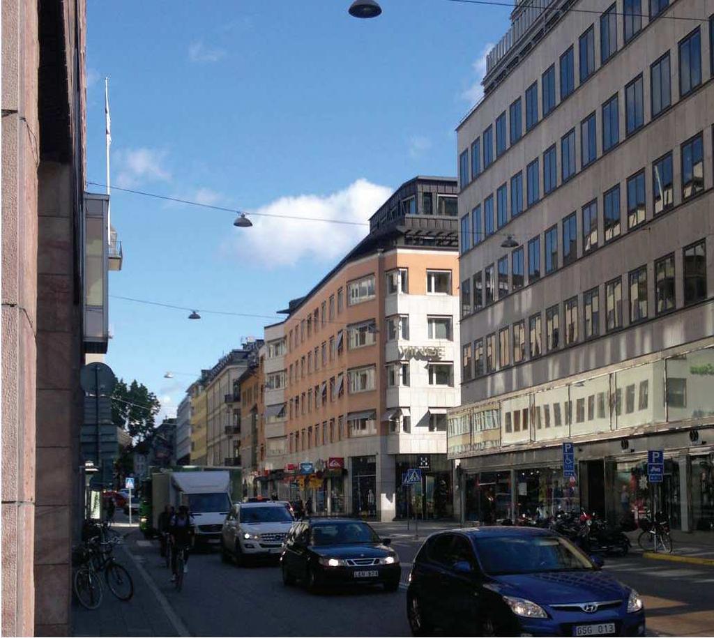 Befintlig byggnad uppfördes 1983 och ägs av Hufvudstaden AB. Den föreslagna påbyggnaden gäller både gatuhusen mot Norrlandsgatan resp. Smålandsgatan samt gårdshuset.