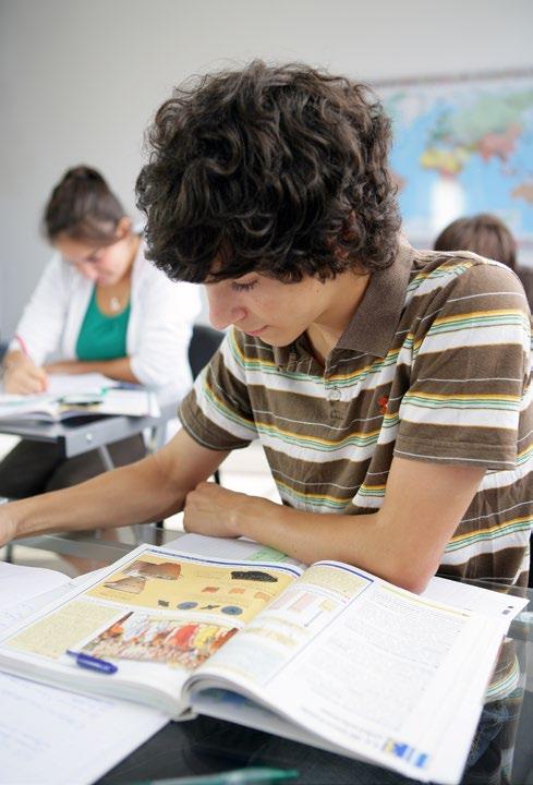 Arbetskraftsbehoven hos länets arbetsgivare pekar på att det räcker långt med en gymnasieutbildning i flera branscher, och särskilt yrkesutbildning efterfrågas i nuläget.