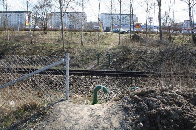 Exempelbilder på suicidpreventiva åtgärder från svenska kommuner Bild 20. Spårspringspassage på järnväg år 2000.