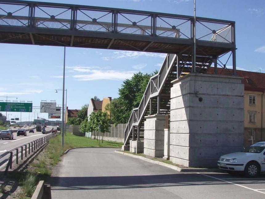 4 Gårdastationen Stationen är numera inrymd i fundamentet till gångbron över E6, Kungsbackaleden.