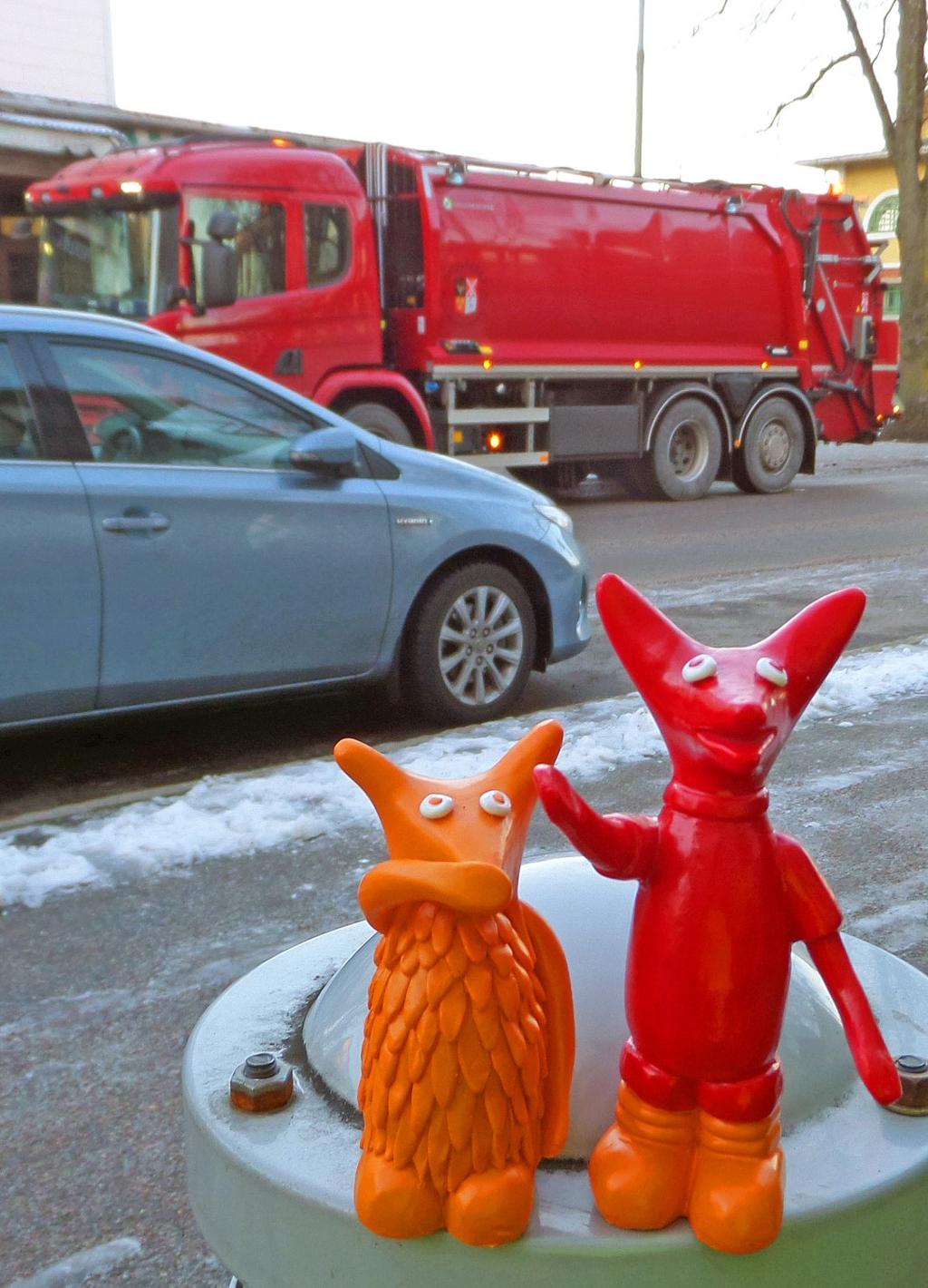 hyresvärdar. 2017 2018 Hyresavtal som förfaller: Inom 1 år 1-3 år 615 1 442 626 1 440 Kassaflödesanalys 2017 2018 Not: 12 Justering för avskrivningar = amortering av skuld, dvs.