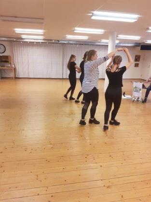 STORT TACK Britt-Marie för att du skänkte dessa fina dräkter till Malmö Folkdansare.