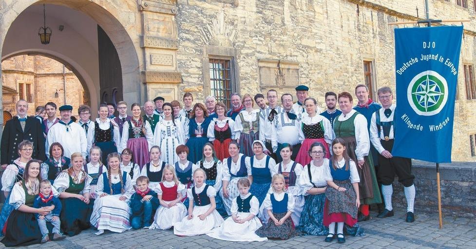 Det började med att Barbara Schoch som grundade gruppen 1966 sökte upp Hans Burger i Düsseldorf som med sin grupp Düsseldorfer Grashüpper hade kontakt med Folkdansens Vänner, Malmö sedan 1959.