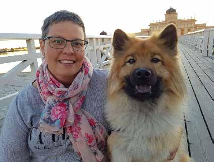 Jag heter Malin Nilsson och jag bor strax utanför Varberg på västkusten. Familjen består av man, två ungdomar och hunden Freja. Kitune s Lovely Freja, som hon egentligen heter, är numera fem år.