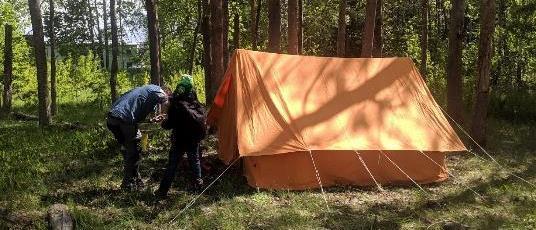 Väl iland lagade vi och åt en kall lunch innan vi gick till en parkering där föräldraskjuts hem väntade. sexton trötta och nöjda scouter sov antagligen större delen av vägen hem.