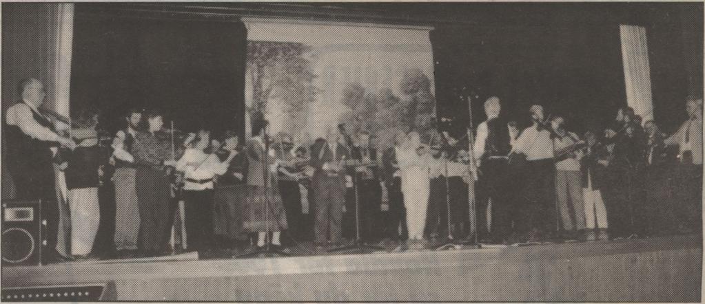 Lurig inledning Folkmusik- och dansåret 1990 :s första vinterstämma inleddes med en låt på lur. Lurarna hanterades mästerligt av Sten Eriksson och Stig Söderström.