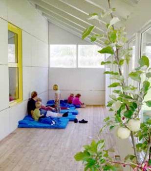 val på byggplatsen Välja miljöanpassade produkter Design för återanvändning Byggprocessen Det flexibla huset by Henning
