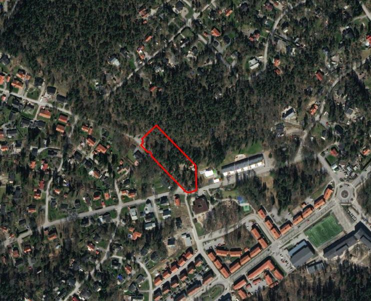 1 BAKGRUND Ett nytt bostadsområde planeras i Tullinge Trädgårdsstad, Botkyrka kommun (Figur 1). Inom planområdet, kvarteret Ringblomman, som idag i huvudsak består av naturmark planeras bl.a. sex flerfamiljshus, ett parkeringsgarage och parkeringsplatser längs med gatan genom området.