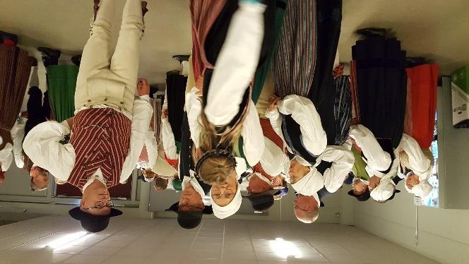Den 25/6 Övade vi Nordleksdanser i Byahuset i