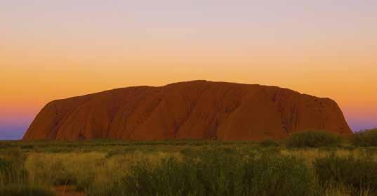 Dag 8 3 feb Ayers Rock Tidig morgon ger vi oss ut på en tur till Uluru där vi får se solen gå upp över den heliga och