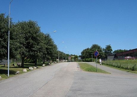 5.4 Gator och trafik Gång- och cykel För gående och cyklister fyller Falkenerarevägen en funktion som förbindelseled mellan bostadsområdet Brattebo och områdena vid Varbergsvägen där även