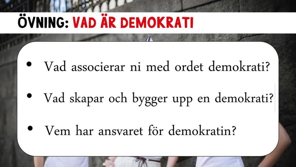 Gör så här Skriv ordet demokrati på en tavla eller blädderblock. Be deltagarna säga saker de associerar med ordet demokrati. Vilka är byggstenarna till demokratin?