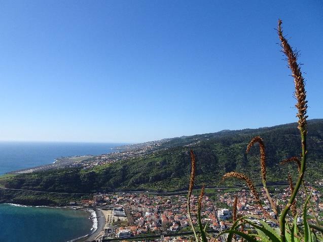 Runt Madeira, 7 nätter 2(7) Dag 1 Ankomst till Madeira Du ankommer till Funchal flygplats och tar dig till den lilla fiskebyn Porto da Cruz, där du bor de kommande 2 nätterna.