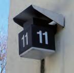 ADEKVAT SKYLTNING FÖRSNABBAR RÄDDNINGSARBETET Adresskyltar Byggnadens ägare ansvarar för att husets adressnummer och trapphusens beteckningar är synliga ut till gatan eller motsvarande trafikled.
