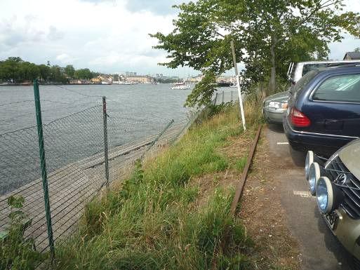 Befintlig parkeringsplats invid strandkanten Strandkanten är idag svårtillgänglig Planområdet planläggs för anläggningar för museum, nöjen och publika attraktioner samt vattenområde, bryggor,