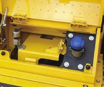 Kontakta din lokala Komatsu återförsäljare för villkor. AdBlue -tank AdBlue -tanken sitter vid den främre trappan så att den är lätt att komma åt.