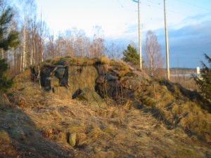 Väghindret utgjorde en lucka i den långa rad av pansarhinder man kan finna lite här och var i vegetationen efter den här försvarslinjen.