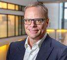 CEO/ägare Deallus Consulting, London-baserad managementkonsult fokuserad på life science-sektorn med kontor i New York, Princeton, Los Angeles och Tokyo.