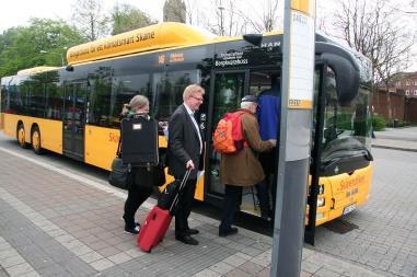 Våra aktiviteter i samarbete med Vuxenskolan Torsdag 6/4 Solna runt med buss. Vi avslutar studiecirkeln om Solna med en guidad rundtur i Solna. Avresa från Solna centrum (busstoppet) kl 10.00.