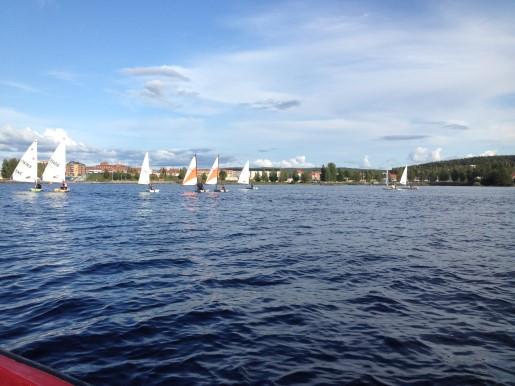 Jollekappseglingar Jolle Cup Endast två kappseglingar kunde genomföras i år. På den första kappseglingen var flera nya seglare med, medan klubbmästerskapet bara lockade erfarna seglare det här året.