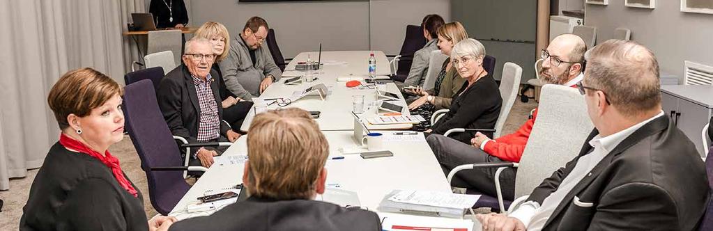 ORGANISATION OCH ARBETSSÄTT SÅ HÄR JOBBAR VI HSB SÖDERTÖRNS STYRELSE Under 2018 genomfördes 9 ordinarie styrelsesammanträden, 1 styrelsekonferens samt 1 utvärderingsdag.