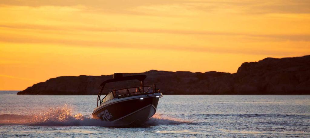 FINNMASTER MADE IN THE MIDNIGHT SUN Välkommen till midnattssolens land. Här bor och verkar Finlands stoltaste båtbyggare under en magisk sommarhimmel målad i de vackraste färgerna.