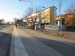Promenadstråken på bägge sidor av bör förstärkas och kompletteras eftersom möjligheterna till passage under bron längs vattnet är viktig.