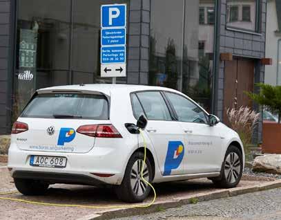 Det är en av anledningarna till att vi från och med april 2019 ändrar titeln från parkeringsvakt till parkeringsvärd. Den nya titeln fungerar dessutom bättre ihop med deras proaktiva roll.