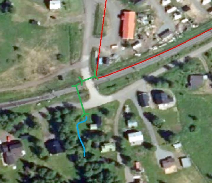 Figur 9. Utlopp från det västra delavrinningsområdet går via ledningar (grönt) till ett dike (blått).