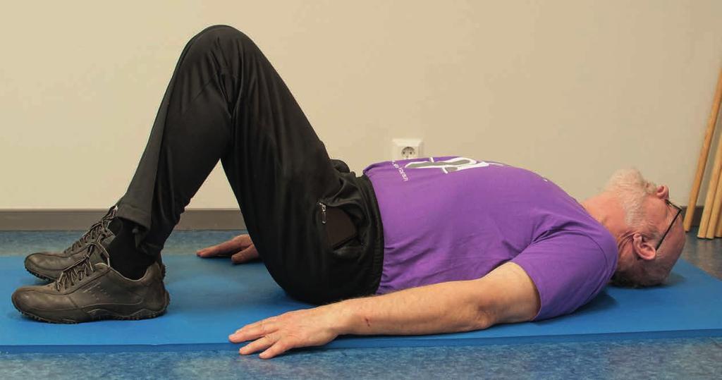 Fria övningar Höftlyft Ligg på rygg med böjda knän.