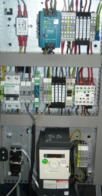 2 Beskrivning 2.2 Elektrisk utrustning Masterenhet (höger sida i riktning A): Väster servicelucka Höger servicelucka 8 2 7 16 10 15 1 6 3 12 13 11 9 4 14 17 5 1.