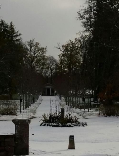 Årets sista Parkdag Som ni kan se av nedanstående bild så fick vi ställa in årets sista Parkdag, eftersom parken redan klätt sig i sin vinterskrud. Julklappstips!