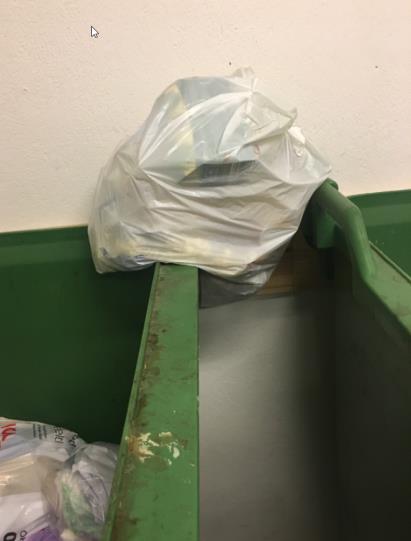 Föreningen betalade för bortforsling av nedanståede sopor/skärp förra kvartalet.