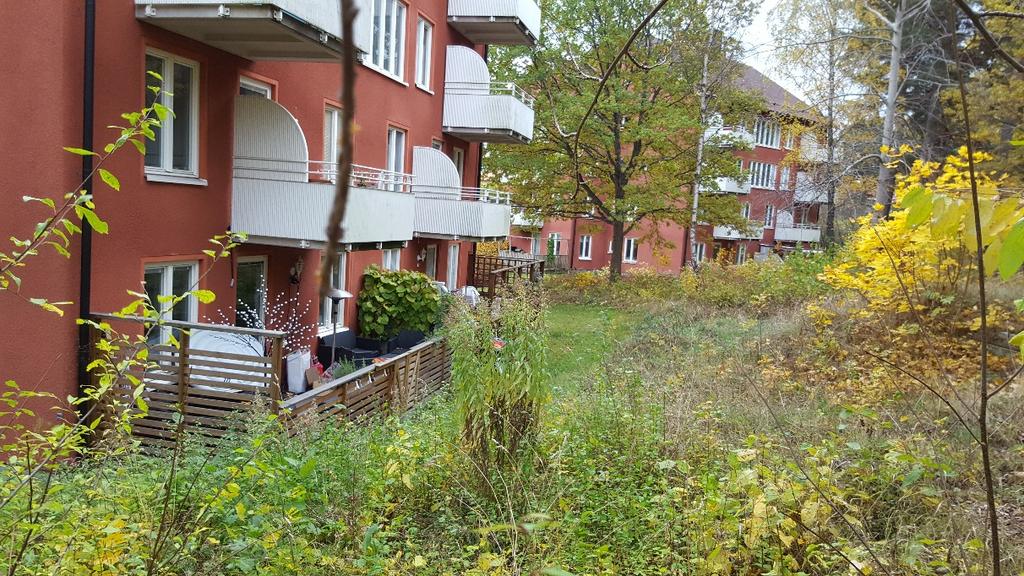 Balkongerna är ombonade och trivsamma vilket pekar på att de används i hög grad.